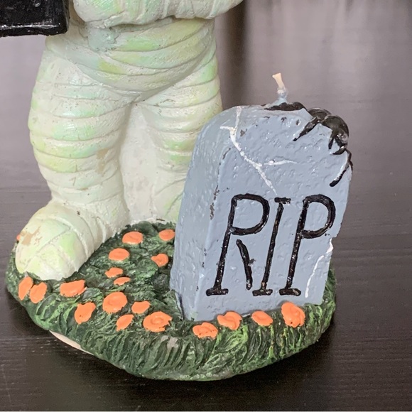 Vintage Mummy with Lantern in Graveyard Halloween Candle - Picture 4 of 14